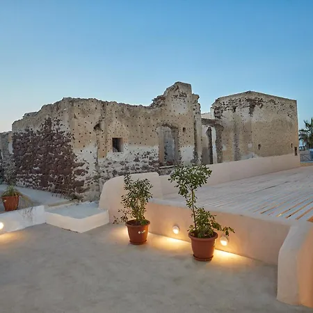 16 Oia Hostal Oia (Santorini)