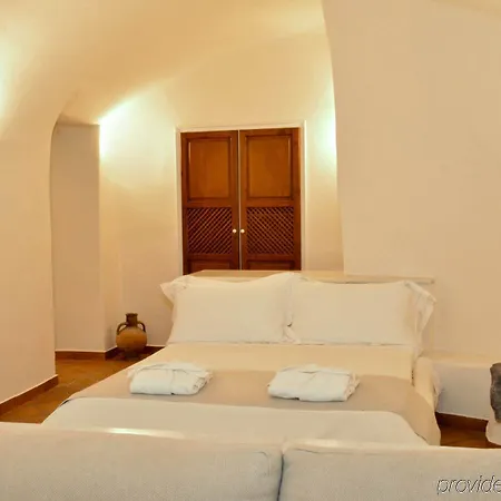 16 Oia Oia (Santorini)