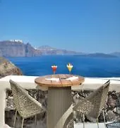 16 Oia Hostal Oia (Santorini)