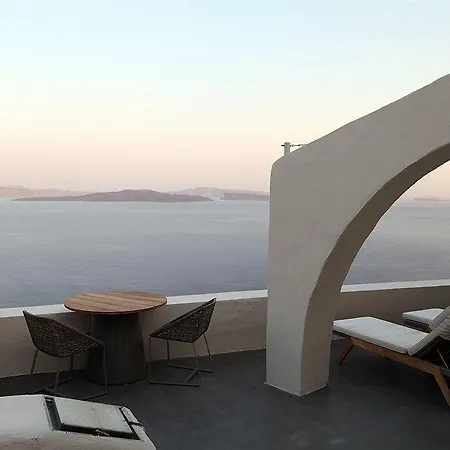 16 Oia Hostal *