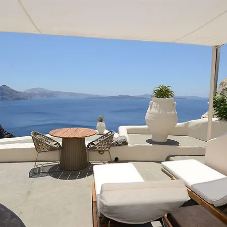 16 Oia Hostal